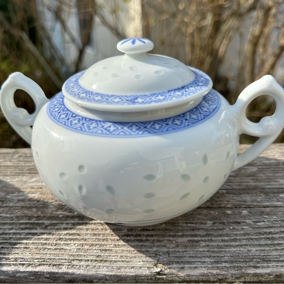 Rice Grain Blue and White Creamer and Sugar- Complements Rice Flower Pattern - Picture 9 of 15